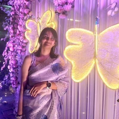 _jhalaks_'s profile picture. Writing about growth, change & the messy parts of life | Medium ✍️