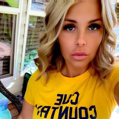 LBabyxxooo8588's profile picture. hi I'm new on here,single.....I love watching wrestling 😍 and traveling to new places 🥰