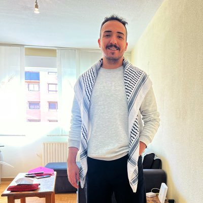 Loaykh01's profile picture. فلسطينـ🇵🇸ـي بِـ ما يگفي لـ ترفضني الأشياء گلها 𓂆 بـاحث في الإعلام دبلوم صحافة وعلاقات عامة بكالوريوس اعلام وإتصال جماهيري ماجستير علوم الإعلام والاتصال
