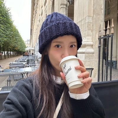 yoonaopalite's profile picture. i hate it here