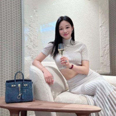 Veex85's profile picture. Happy Lady, Hard working and Enjoy life. 
⭐️Just a daughter, and a small business owner