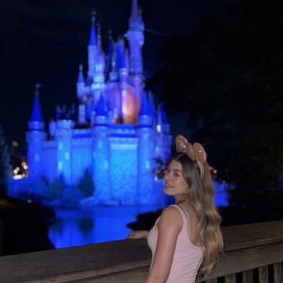 _EvelynVega's profile picture. 