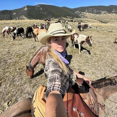 Gimpy20335044's profile picture. I'm lady golf professional and I love horse and mom have more than 250 horses in the range