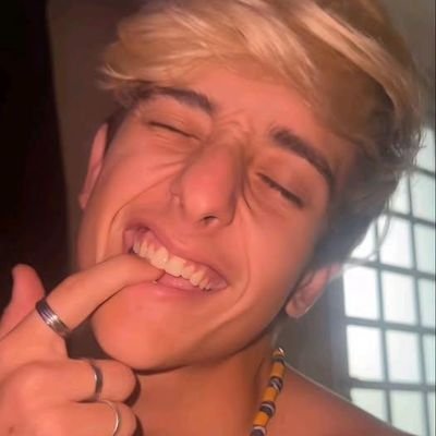 Tori_vihh's profile picture.