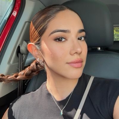 aleenarvaeez_'s profile picture. 10.10
