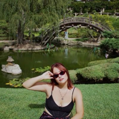 linasworldapart's profile picture. 
