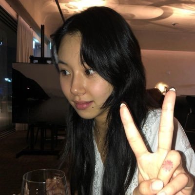 lovesbabytigerr's profile picture. stuck on twice