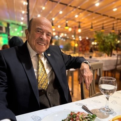 fikret_eren's profile picture. Başkent Üniversitesi Hukuk Fakültesinde profesör. Fransızca-Almanca-İngilizce bilir. Müzik ve resimden hoşlanır. Kışları sevmez.