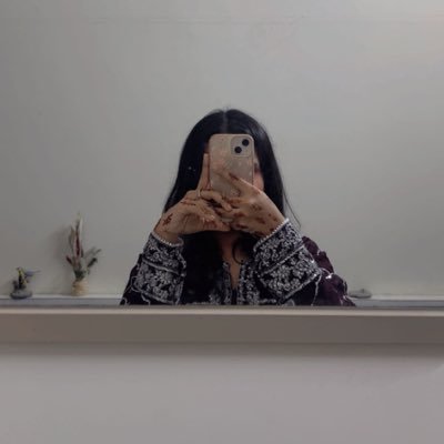 24tryingtobe's profile picture. The storms in my head ruin the garden that my soul holds