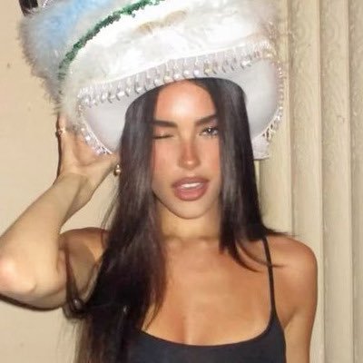 bellyconradiary's profile picture. 