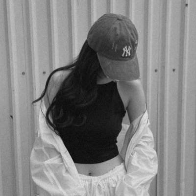 eraofsoul's profile picture. 𓂃 ˖ ࣪⭑ Növak ⊹ rooted in earth ଓ (a constellation in her eyes) ⊰ ᨗ pe • tri • cor ˓ 🌧️ ˒ cozy soul, tea lover ＆ lost in thoughts, ❀.