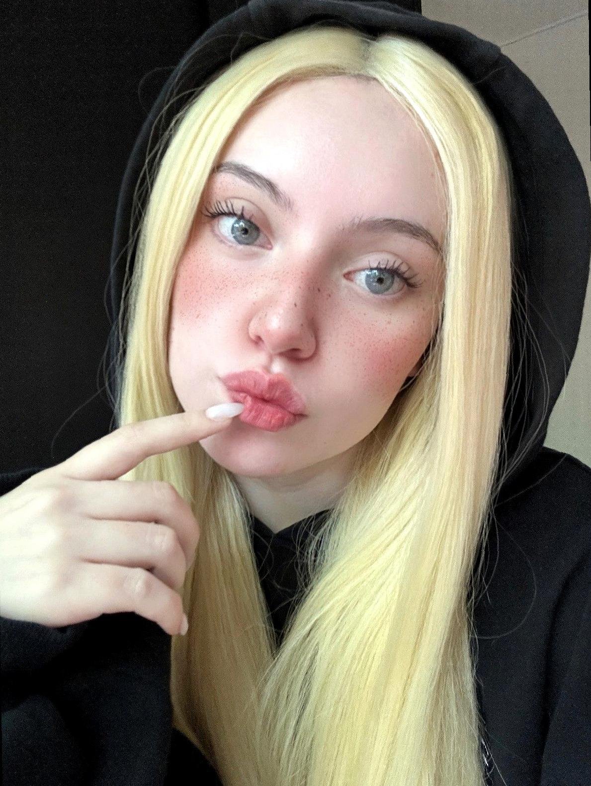 sachinchem4634's profile picture. 18yo stealing starlight to braid my hair, petting invisible dragons (ﾉ◕ヮ◕)ﾉ ✨ don't follow logic, follow snacks