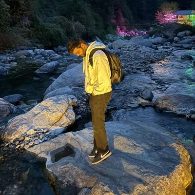 raj_vverma's profile picture. too lazy to be cool !!