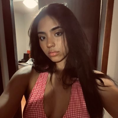 lucygray76's profile picture. 