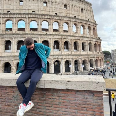 inaki_delval7's profile picture. a reírme de la vida aunque no pare de doler