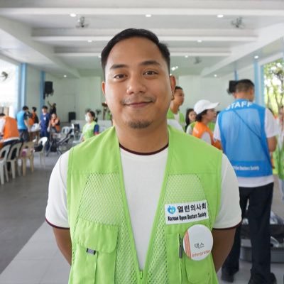 dxcrmwell's profile picture. Not even the smartest man on earth can ever understand human emotions.