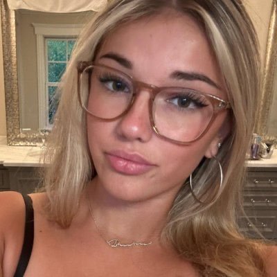 BellsWRLD's profile picture. just chillin • IM NOT THE PERSON ON THE PFP!!!!!