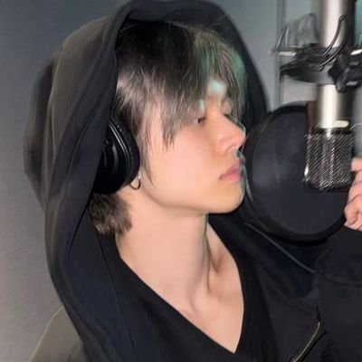 bgyuzz's profile picture. in this txt shit for life