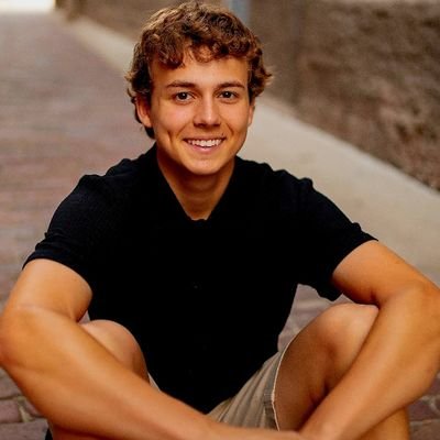 LincolnLinus's profile picture. blue42