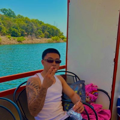 sheluvkris's profile picture. 24