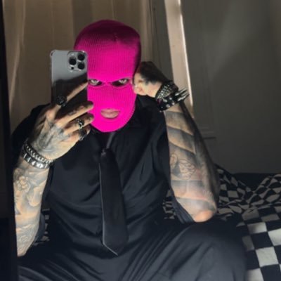 _Fall3nboyera's profile picture. Je ne vends pas du rêve, je t’emmène dans le mien — sombre et addictif. Contenu exclusif, sans masque ni limite. Ce n’est pas un compte C’est une obsession.👹