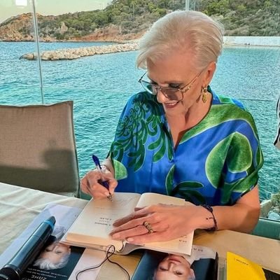 cola8787's profile picture. Author of A Woman Makes A Plan, now in 32 languages & 100+ countries 📖 Doctor of Dietetics 👩‍🎓 Supermodel 😉 💃 ItsGreatToBe77