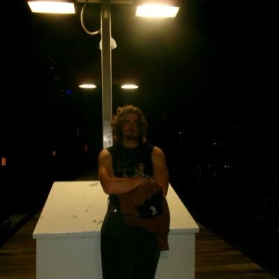 ari_stot_le's profile picture. my name is not aristotle my retweets probably aren’t endorsements | 20 | he/him  | NE MÜTLÜ ÇIKAGOLUM DİYENE