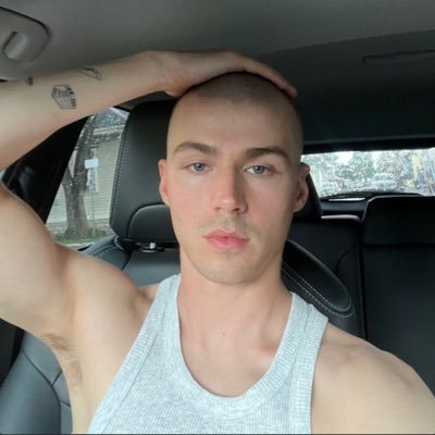nerdyrecruit's profile picture. 21+ | not Miles Heizer.