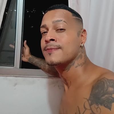 Valsantos013's profile picture. Minha forma de demonstrar interesse é fazer nada durante dias, e esperar que a pessoa milagrosamente descubra que eu gosto dela.💃 https://t.co/gkPJAeoVjA