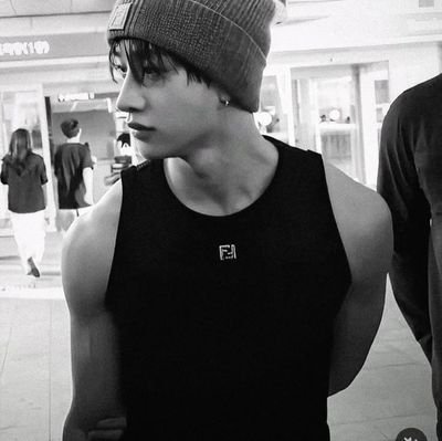 mendeszea's profile picture. 