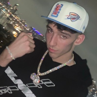 pgrabowski12's profile picture. Interesuję się koszykówką, piłką nożną, słucham rapu. Więcej grzechów nie pamiętam.