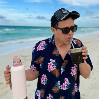 MartinGR's profile picture. «No en todos los sótanos habitan infiernos». Hablo de música. Me gusta el arte, todo tipo de arte.