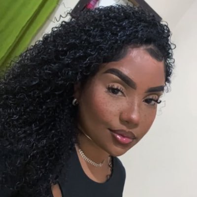 Anelimbrb's profile picture. Eu gosto da minha nova versão , onde nada me afeta e poucas pessoas me importam.