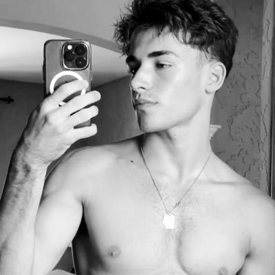 troyyan_'s profile picture. gurr rpg account...