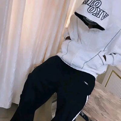 calaharry's profile picture. I'm always  me follow guy ❤️💻✍️