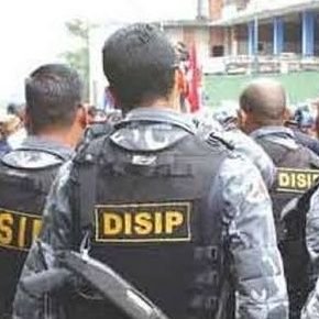 Muertealtiranog's profile picture. Aficionado al mundo militar,
quería ser un agente del DISIP y terminé vendiendo perro caliente