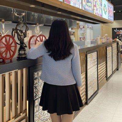 toy18971591's profile picture. Creating trends by day 👗
Balancing markets by night 💼
Fueled by yoga or horsepower 🧘‍♀️🏎
 — Life’s a masterpiece🇻🇳🇺🇸