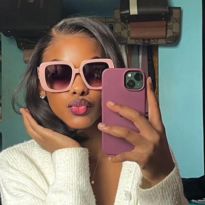 oyintda's profile picture. 