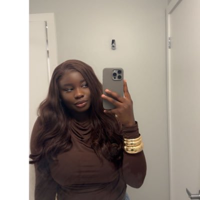 aishurr_'s profile picture. sometimes this. sometimes that.