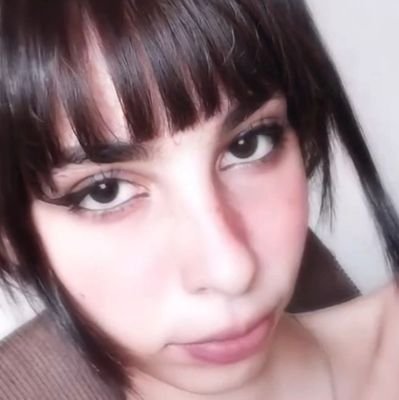 naluizacomedia's profile picture. aq temos uma nerdola cheia di neurose menó