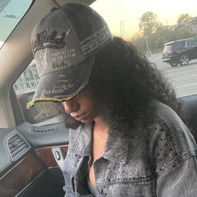 lovesickmnx's profile picture. i choose silence.