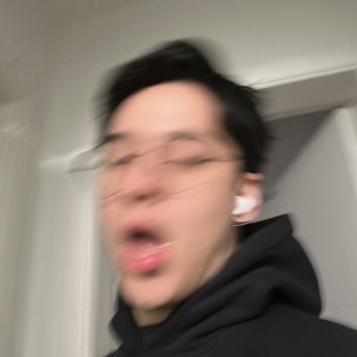 cesivision's profile picture. pop music nerd 💿🪩🤖 vengo a pelear.