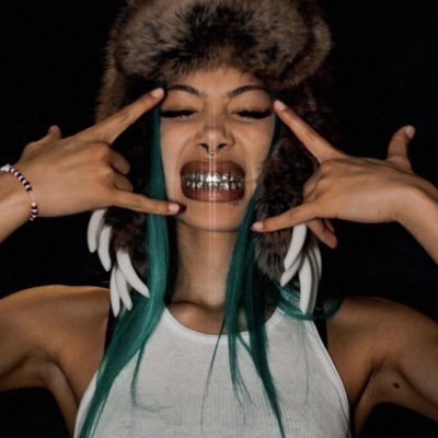 M0LLIFIED's profile picture. under co.