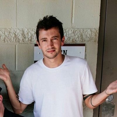 blrryfxcr's profile picture. multifandom.

ela/dela