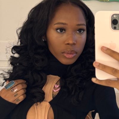 poshintune's profile picture. 🦇