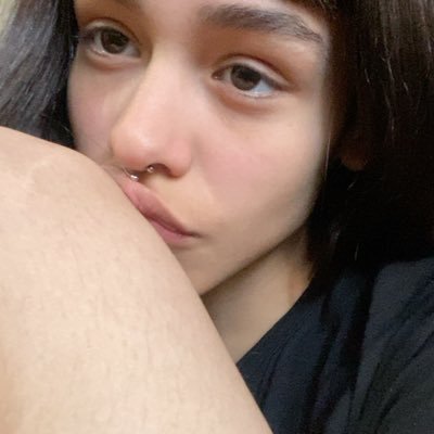 fioresita__'s profile picture. y es que soy, destrucción aunque no quiera.