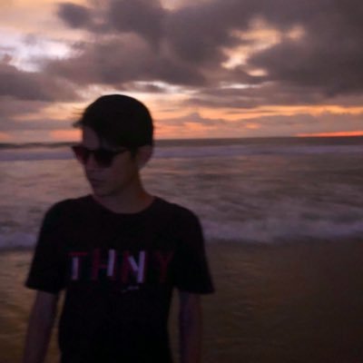 alexisvorellana's profile picture. @alektro • @decknoma