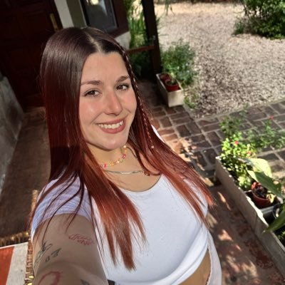 flor17f's profile picture. trust no one✨