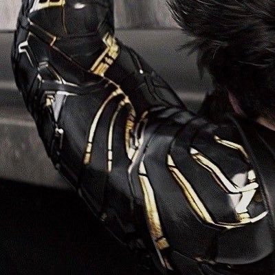 dancingflxwers's profile picture. marvel | 19 | 💥