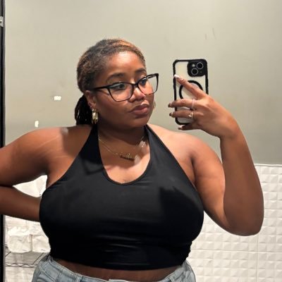 suhmeenuh's profile picture. Formerly @_thatsmena| Customer Service dont exist | 1922💙✨|CIJ💍| •still saying what I want🌻🏳️‍🌈